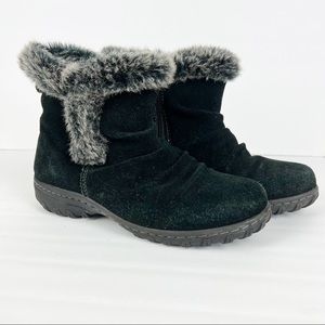 Khombu Women's Black Suede Faux Fur Lined Zip Ankle Boots